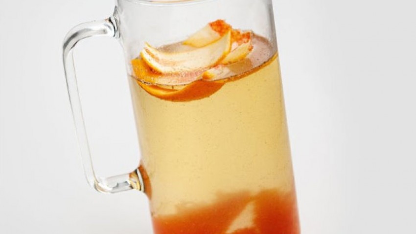 Agua funcional de naranja cara cara, té sencha y clavo