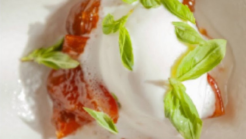Compota de Kumquats con helado de yogur y albahaca