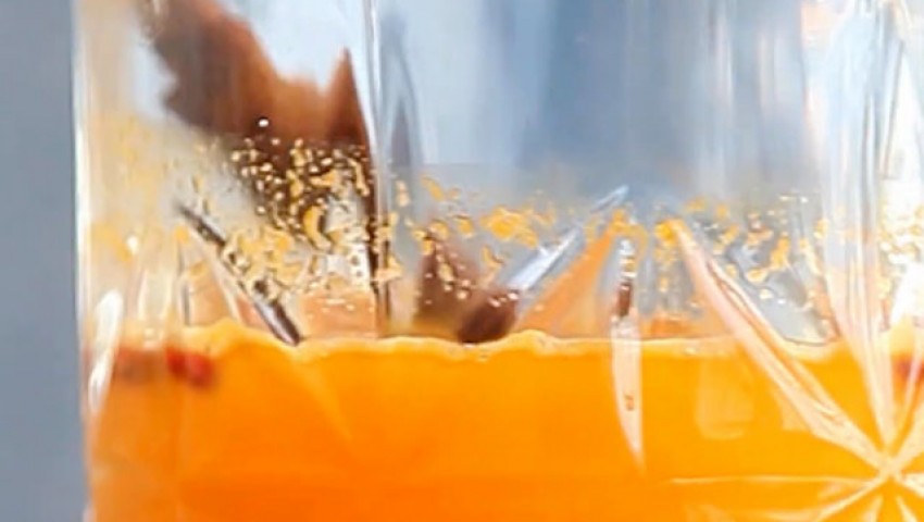 Infusión de zumo de naranja València Late con canela y anís estrellado