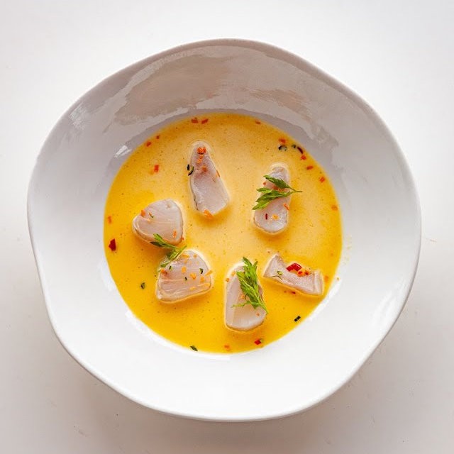 Salpicon de rape con sopa de Valencia Late y miso