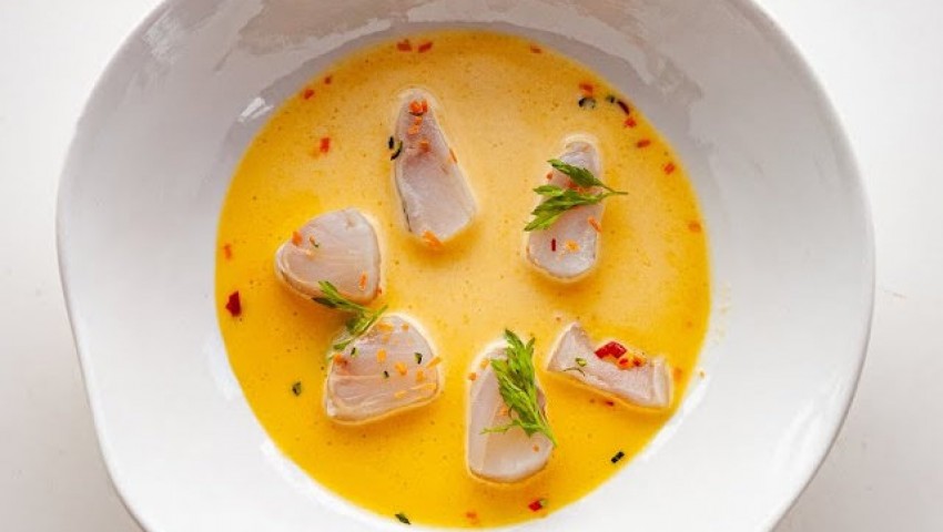 Salpicon de rape con sopa de Valencia Late y miso